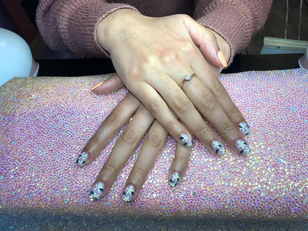 Gainage ongles naturels décoration florale