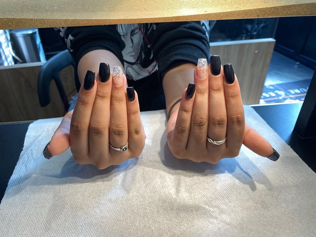 Pose complète gel rallongement chablon avec nail art noir et blanc